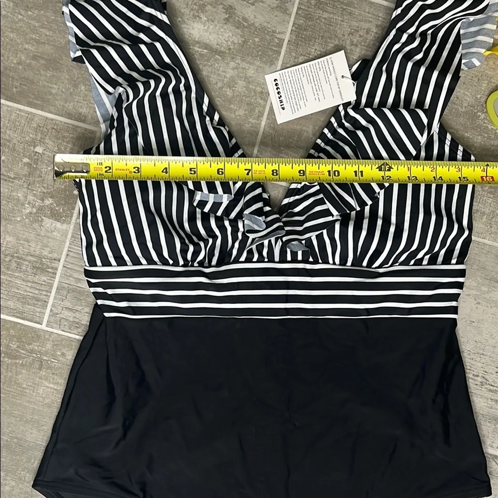 COCOSHIP Black and White Striped Swimsuit